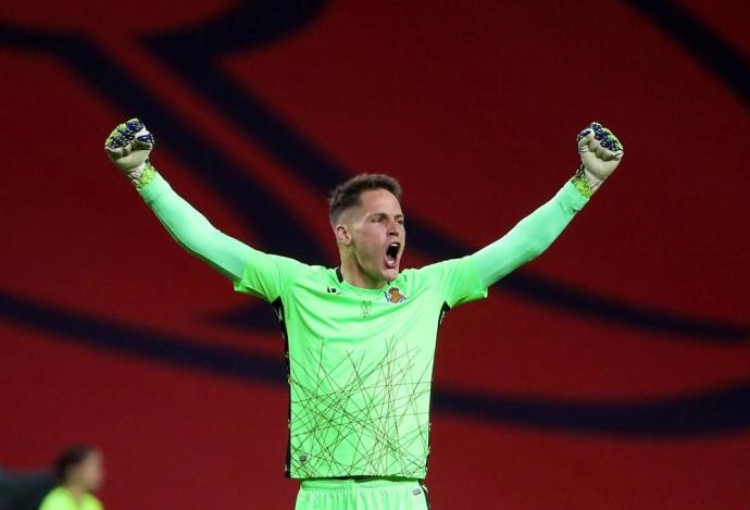 Alex Remiro celebra un gol de la Real.