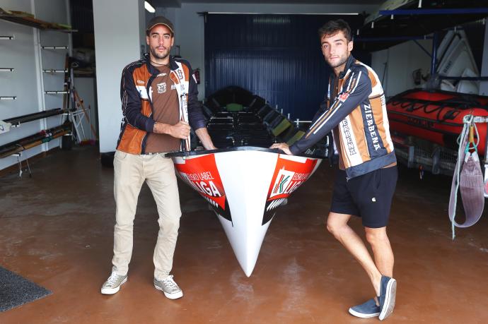 Adrián y Marcos González comparten trainera esta temporada en Zierbena.