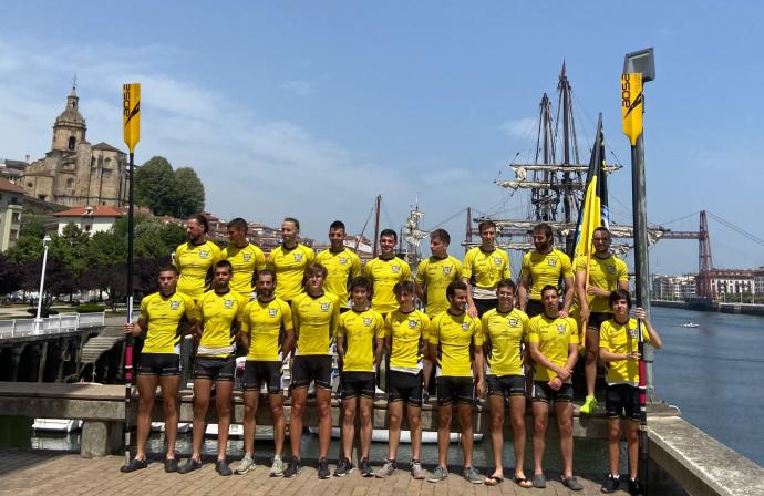 Los remeros de Portugalete, en la presentación oficial.