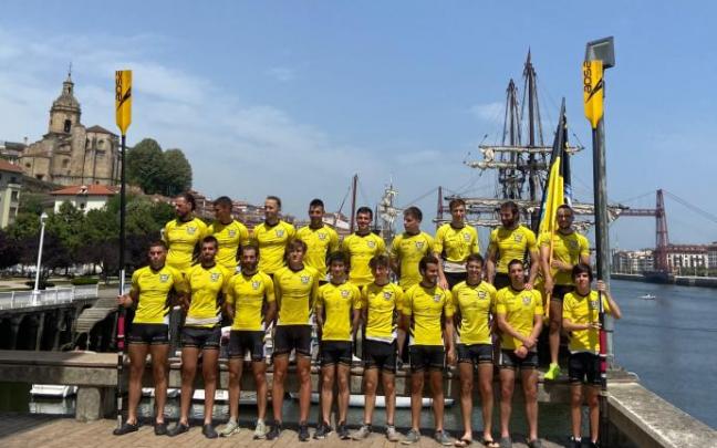 Los remeros de Portugalete, en la presentación oficial.