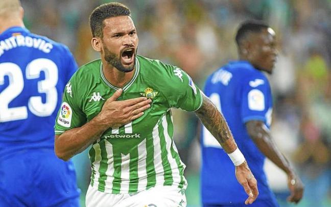Willian José celebra uno de los cuatro tantos que ha anotado esta campaña con el Betis. Foto: Real Betis