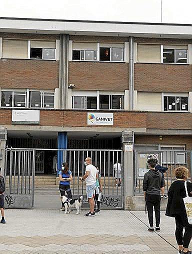 Renovación de las ventanas en Divino Maestro y Ángel Ganivet