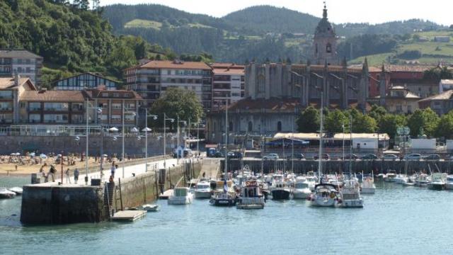 El muelle de los curas de Lekeitio permanecerá cerrado durante las obras, por seguridad. El muelle de los curas de Lekeitio permanecerá cerrado durante las obras, por seguridad.
