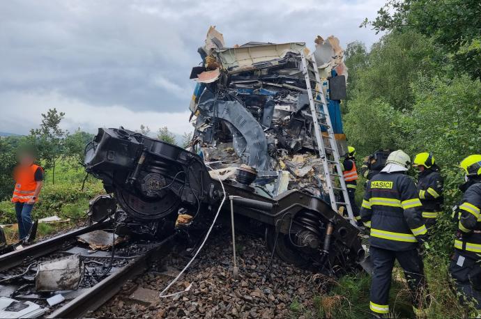 Dos muertos y decenas de heridos en un choque de trenes en República Checa