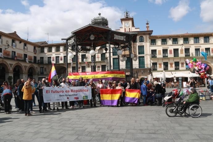 Un momento de la concentración en la plaza de Los Fueros de Tudela