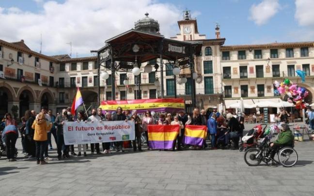 Un momento de la concentración en la plaza de Los Fueros de Tudela Un momento de la concentración en la plaza de Los Fueros de Tudela