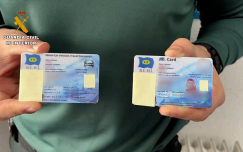 Imágenes del carnet de la nueva república. Imágenes del carnet de la nueva república.