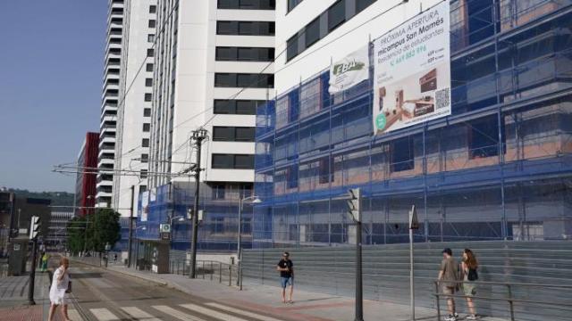 La nueva residencia se abrirá para este curso 2022/2023 en tres de las torres de Garellano. La nueva residencia se abrirá para este curso 2022/2023 en tres de las torres de Garellano.