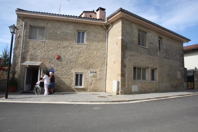 Exterior de la residencia Burgelu (Elburgo).