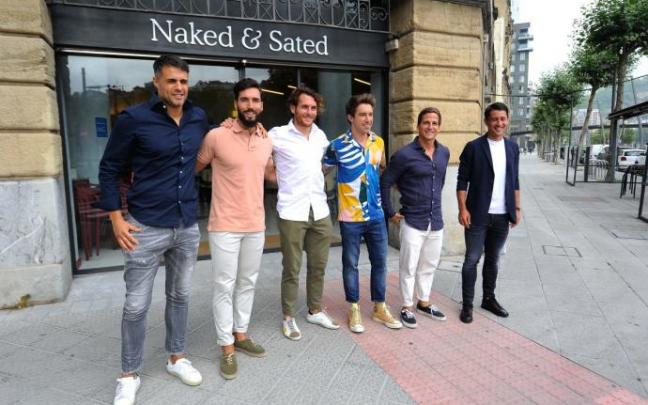 Ibai Gómez junto a sus socios en la inauguración del restaurante Ibai Gómez junto a sus socios en la inauguración del restaurante