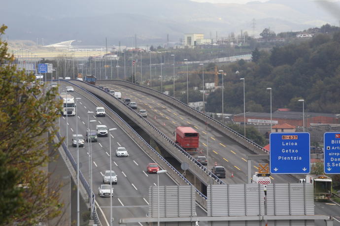 Retenciones en la A8 a la altura del puente Rontegi por obras