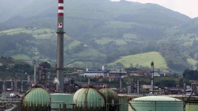 Bilbao acoge el juicio ante las diferencias existentes entre Petronor y su plantilla a cuenta de la ubiacación del nuevo vestuario y lo que conlleva a efectos de jornada laboral