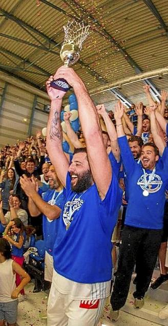 Bourousis, con la copa. Foto: Karditsa