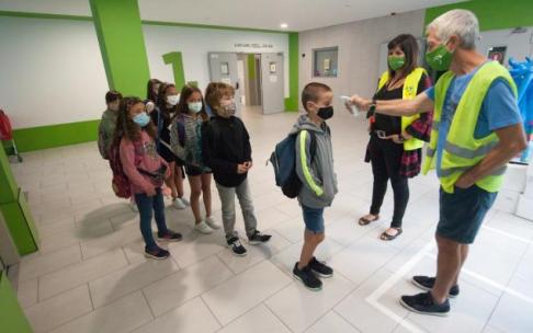 Primer día de clase del curso 2020-2021 entre fuertes medidas preventivas. Primer día de clase del curso 2020-2021 entre fuertes medidas preventivas.
