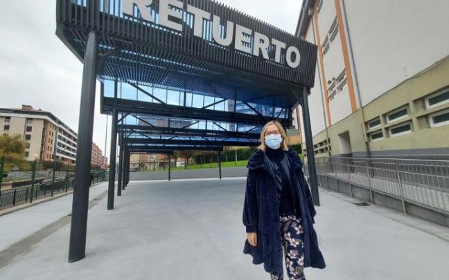 La alcaldesa, Amaia del Campo, en el nuevo espacio cubierto.