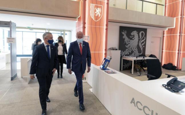 El lehendakari se reúne con el Presidente de Nueva Aquitania, Alain Rousset.