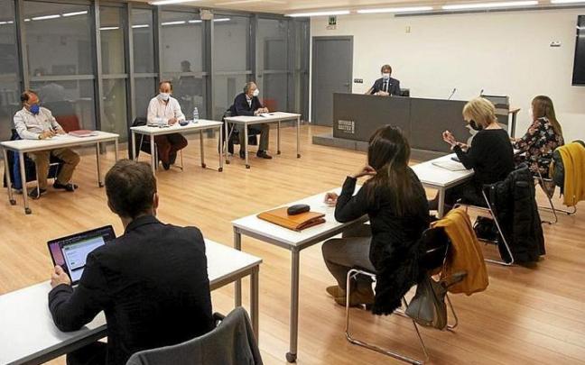 Reunión celebrada en 2020 entre el Consejo Social y el alcalde. Reunión celebrada en 2020 entre el Consejo Social y el alcalde.