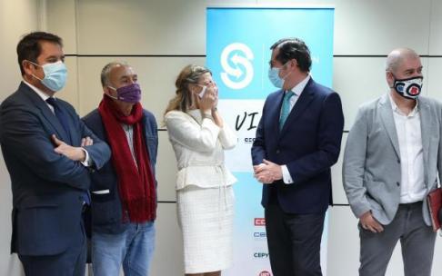 El presidente de CEOE, Antonio Garamendi; el líder de UGT, Pepe Álvarez; la ministra de Trabajo, Yolanda Díaz; el presidente de Cepyme, Gerardo Cuevas; y el líder de CCOO, Unai Sordo El presidente de CEOE, Antonio Garamendi; el líder de UGT, Pepe Álvarez; la ministra de Trabajo, Yolanda Díaz; el presidente de Cepyme, Gerardo Cuevas; y el líder de CCOO, Unai Sordo