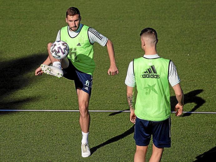 Jon Moncayola, en el entrenamiento vespertino de ayer con la selección sub 21 en Las Rozas. Foto: Efe