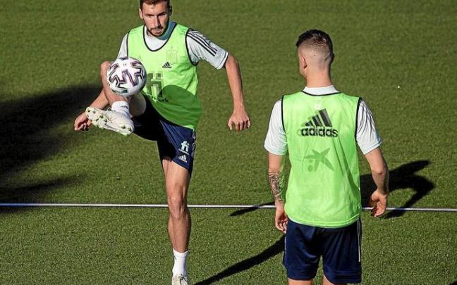 Jon Moncayola, en el entrenamiento vespertino de ayer con la selección sub 21 en Las Rozas. Foto: Efe