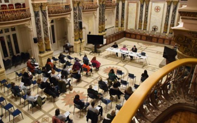 Un momento de la reunión celebrada esta tarde entre el Ayuntamiento y los organizadores de las tamborradas infantiles.