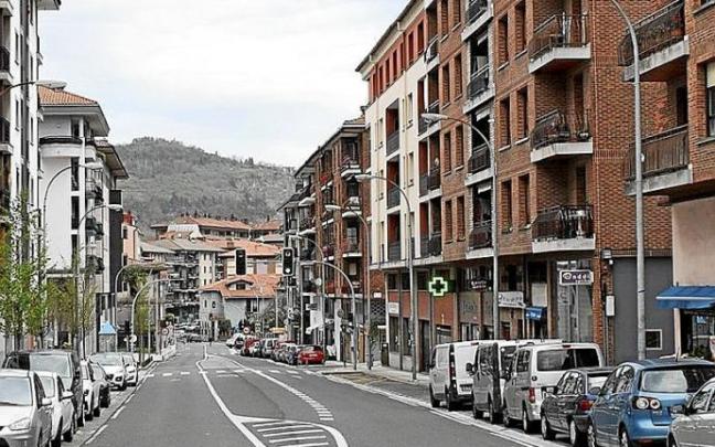 Calle Idiazabal, principal arteria comercial de Urnieta. Foto: N.G.