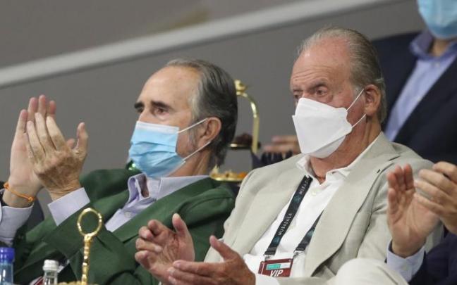 Juan Carlos I aplaude durante el partido de Nadal. Juan Carlos I aplaude durante el partido de Nadal.