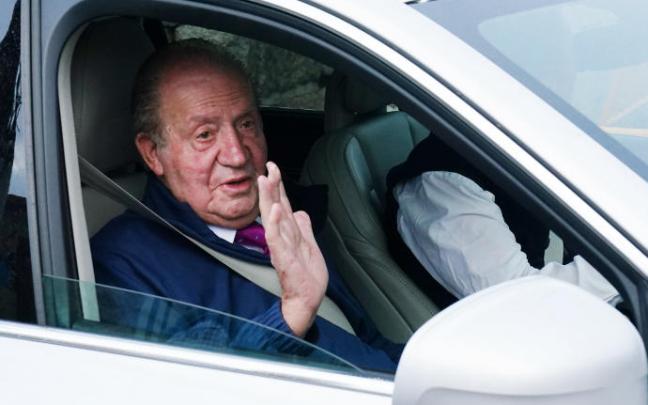 El rey emérito, este lunes a su salida de Sanxenxo.