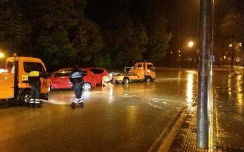 El Ayuntamiento de Pamplona ha suspendido la zona azul en la Rochapea tras la riada.