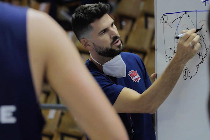 Ricardo Úriz, durante una charla con el filial azulgrana