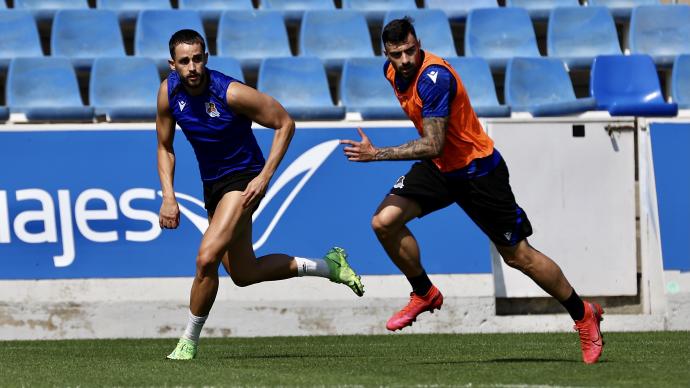 Diego Rico junto a Januzaj en el entrenamiento del martes