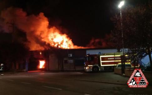 Incendio en tres pabellones en Gamarra.