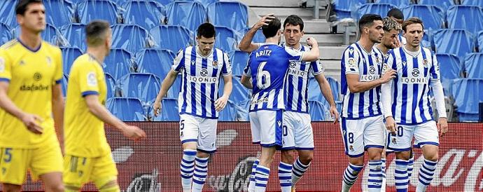 Los jugadores realistas celebran uno de los goles anotados ante el Cádiz el año pasado. Foto: Ruben Plaza