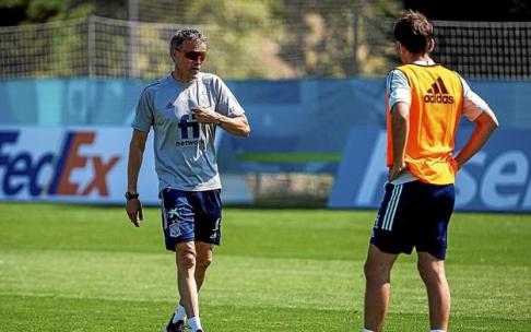 Luis Enrique, durante el entrenamiento de ayer con la selección española. Foto: Efe