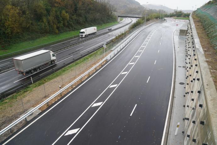 La Ronda Sur, a unas horas de su inauguración, lista para acoger parte del tráfico que accede a Irun desde la autopista AP-8