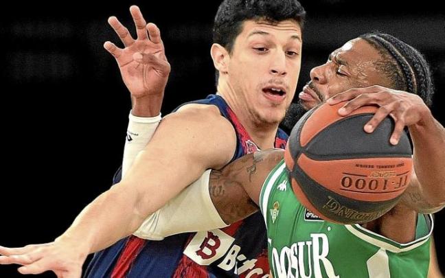 Fontecchio jugó el partido de Sevilla ante el Betis de 'cuatro'. Foto: Efe