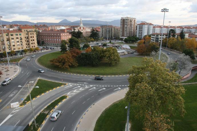 Vista aérea de la rotonda de la Plaza de los Fueros.