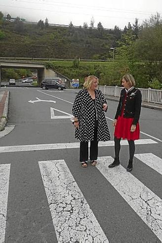 Oiarbide y Ubarretxena, ayer, en el cruce de Osiña. Foto: A.D.