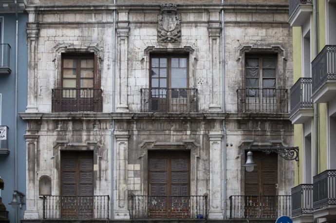 Imagen de la bella fachada del Palacio del Marqués de Rozalejo, del siglo XVIII.