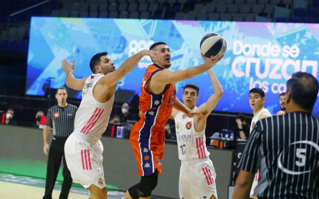 Marinkovic, durante un duelo de la pasada campaña ante el Real Madrid