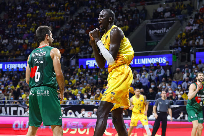 Ilimane celebra con rabia una acción en un partido de esta temporada