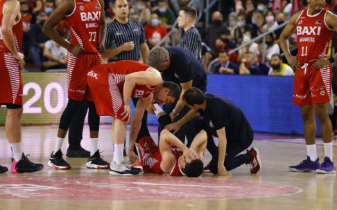 Dani Pérez yace en el suelo tras lesionarse días atrás ante el Murcia