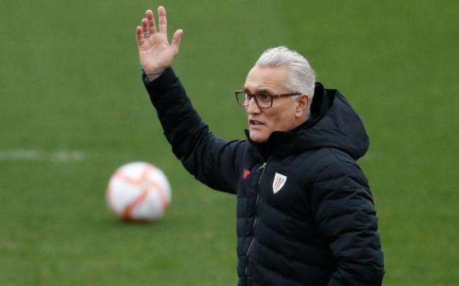 Rubén Uría, segundo de Marcelino, ha comparecido ante los medios antes del partido de Copa del Athletic en Jaén Rubén Uría, segundo de Marcelino, ha comparecido ante los medios antes del partido de Copa del Athletic en Jaén