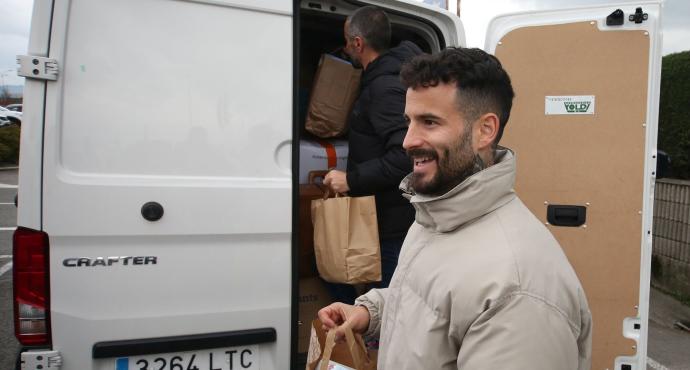 Rubén García durante los preparativos del convoy humanitario de Ucrania