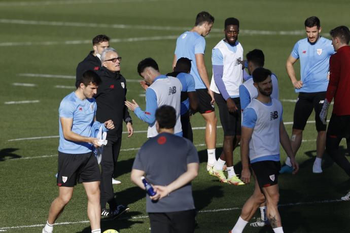 Rubén Uría, durante un entrenamiento del Athletic.