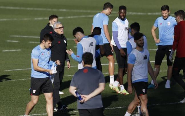 Rubén Uría, durante un entrenamiento del Athletic. Rubén Uría, durante un entrenamiento del Athletic.
