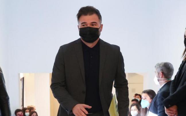 Rufián, a su llegada a la comisión de investigación. Rufián, a su llegada a la comisión de investigación.