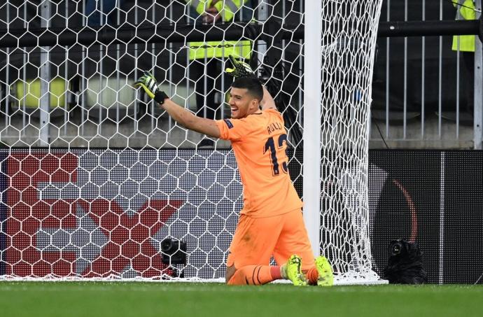 Rulli celebra su decisiva parada a De Gea en la final de la Europa League.