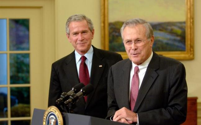 El exsecretario de Defensa Donald Rumsfeld y el expresidente de EEUU, George W. Bush