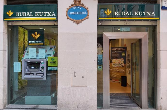 Fachada de una oficina de Rural Kutxa en Bilbao.